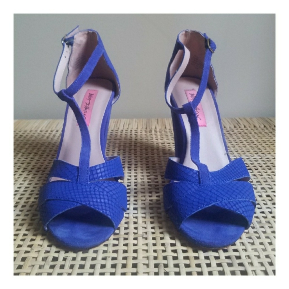 Betsey Johnson blue heels sz 10